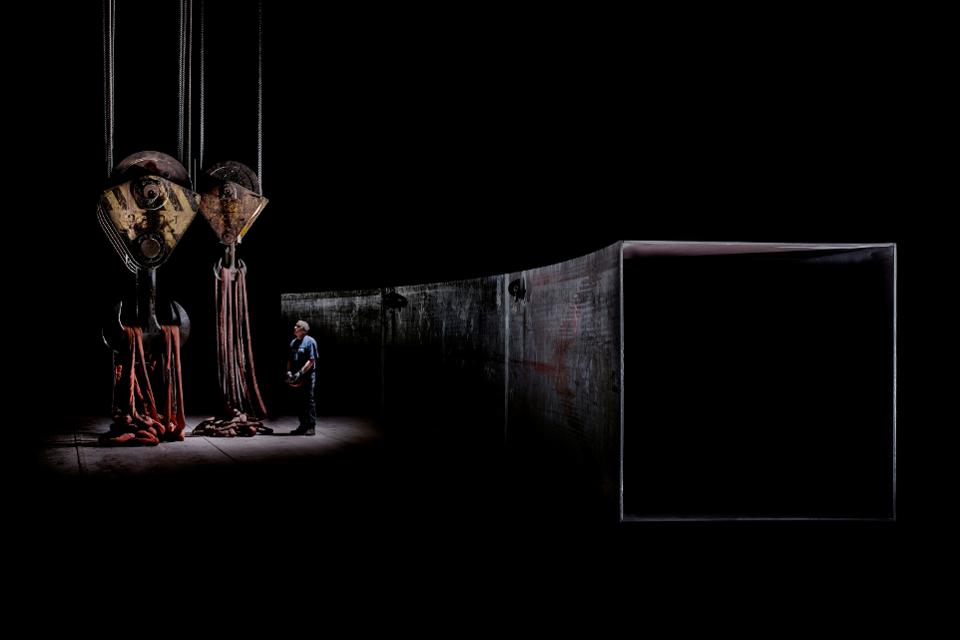 "Arc Majeur" by Bernar Venet @ Belgio - Photo META MORPHOSIS