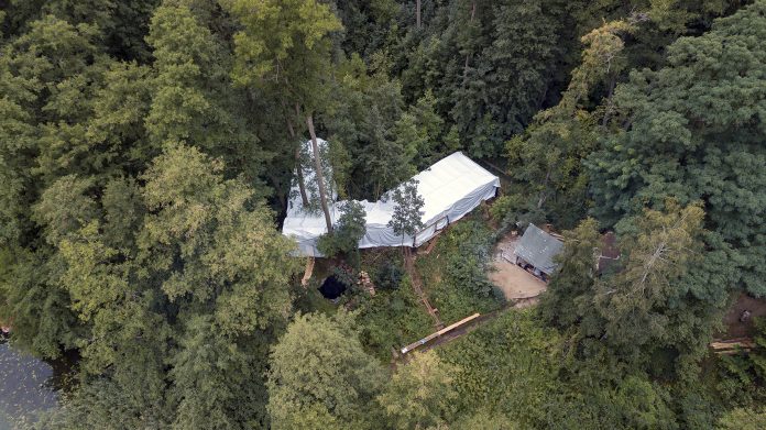 "Isolation" by Fabian Knecht @ Buckow, Germania. Phptpgraphy by Alexander Levy