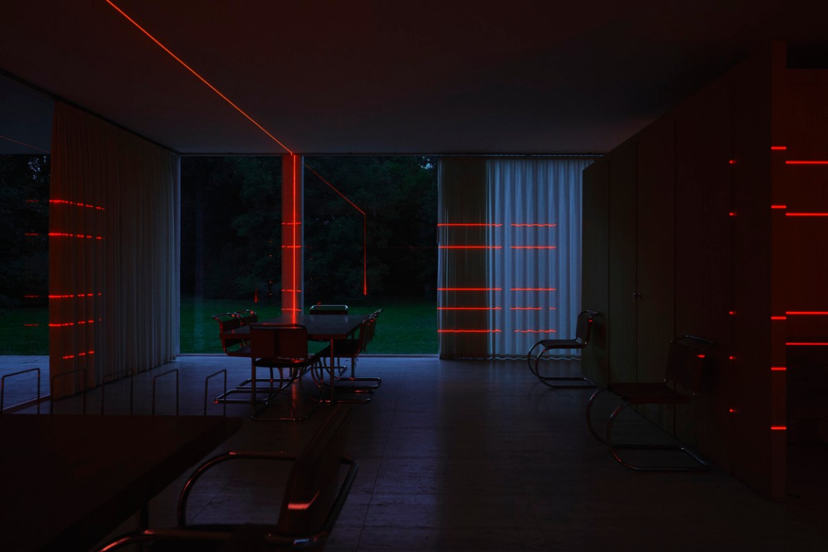 "Geometries of Light" by Luftwerk, Iker Gil e Oriol Tarragó @ Farnsworth House