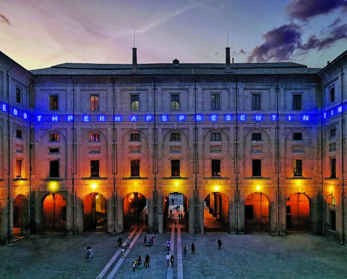 Maurizio Nannucci, TIME, PAST, PRESENT AND FUTURE, 2019, courtesy Caomplesso Monumentale della Pilotta, realizzata grazie al sostegno dell’Italian Council (2018), ph Maria Placanin