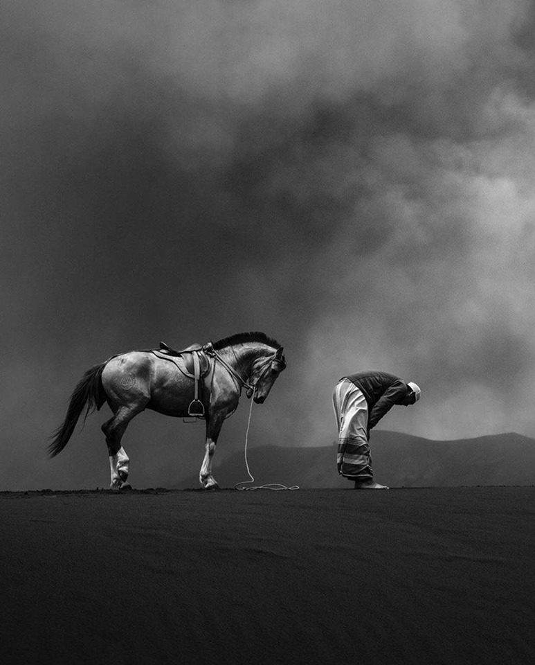 Photography: "Praying" by Rudy Oei @ Mount Bromo, East Java