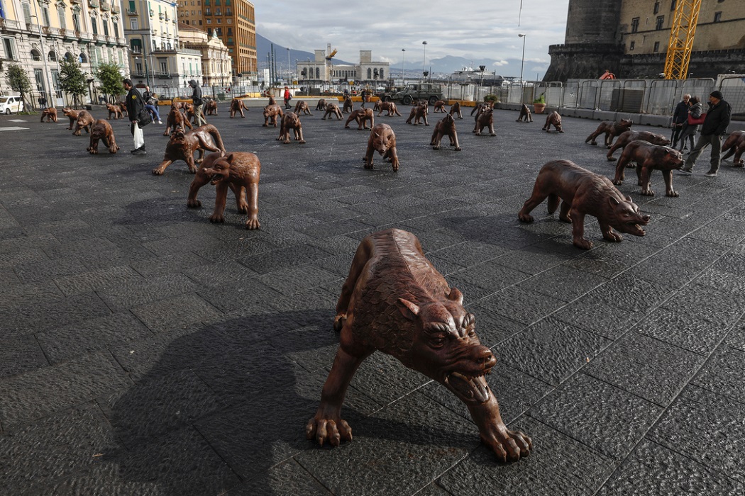 "Wolves Coming" by Liu Ruowang @ Napoli