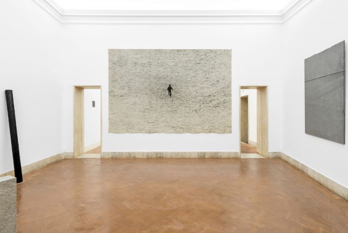 Giovanni Anselmo, vista della mostra, Foto Andrea Veneri