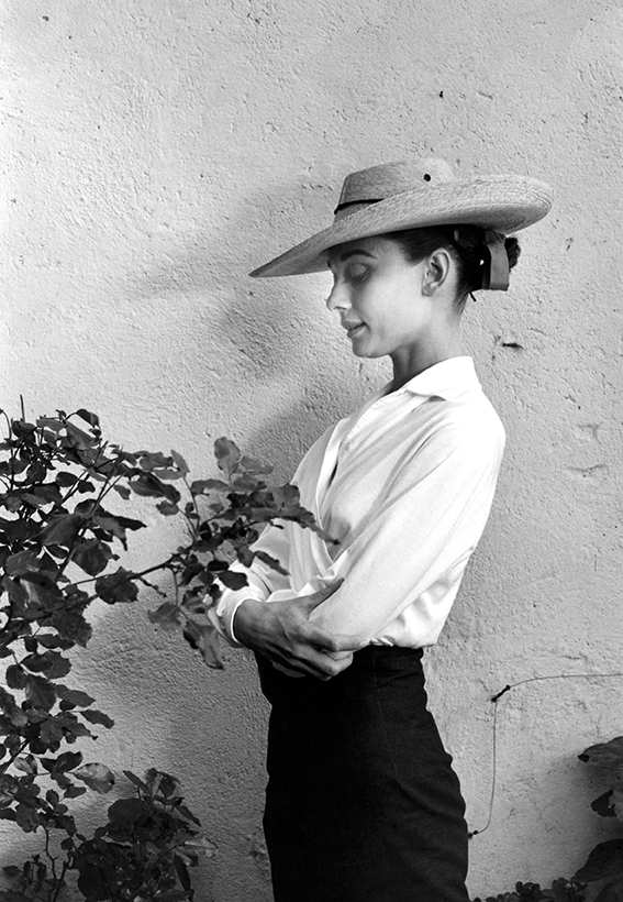 Inge Morath - MEXICO. Durango. 1959. Actress Audrey HEPBURN during filming of "The Unforgiven," directed by John Huston.