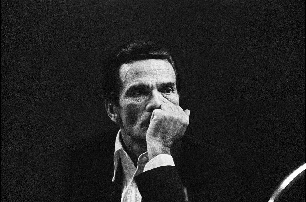 Pier Paolo Pasolini al Circolo Turati, durante il dibattito "Libertà d'espressione tra repressione e pornografia", dedicato alle censura e alla vicende processuali del film "I Racconti di Canterbury", 1972, Milano © Letizia Battaglia