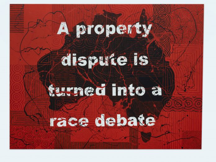 Richard Bell, A property dispute is turned into a race debate, 2019 acrylic on canvas 180 x 240 cm, courtesy l’artista e PAC