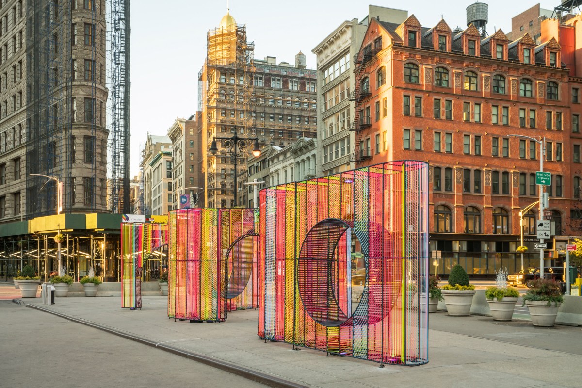 "Ziggy" by Hou de Sousa @ Flatiron Building, New York