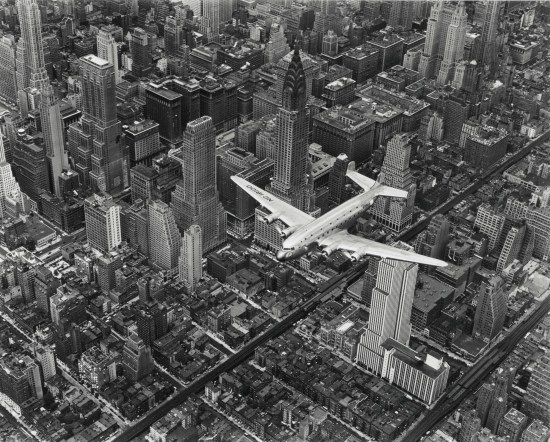 Bourke-White, aereo sorvola New York, 1939. Images by Margaret Bourke-White© (1939) The Picture Collection Inc. All right reserved