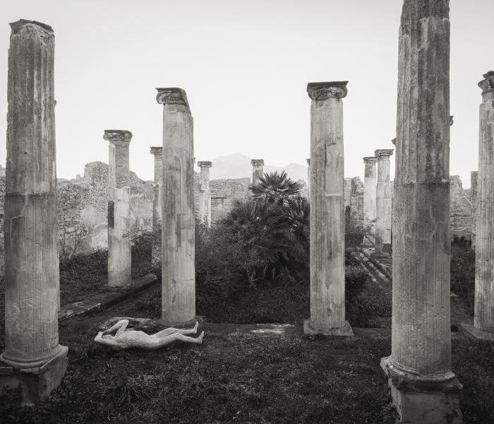 Kenro Izu, Casa di Apollo, Pompei, 2016. Courtesy Fondazione Modena Arti Visive