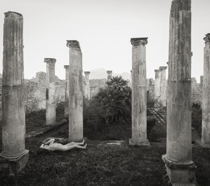 Kenro Izu, Casa di Apollo, Pompei, 2016. Courtesy Fondazione Modena Arti Visive