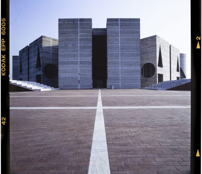 Louis Kahn, Sher-e-Bangla Nagar, National Capital, Dhaka, Banglades Photo: Roberto Schezen, 2001 circa Courtesy: Fondazione MAXXI