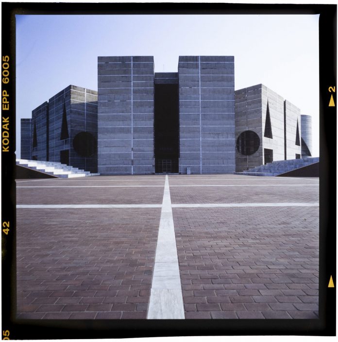 Louis Kahn, Sher-e-Bangla Nagar, National Capital, Dhaka, Banglades Photo: Roberto Schezen, 2001 circa Courtesy: Fondazione MAXXI