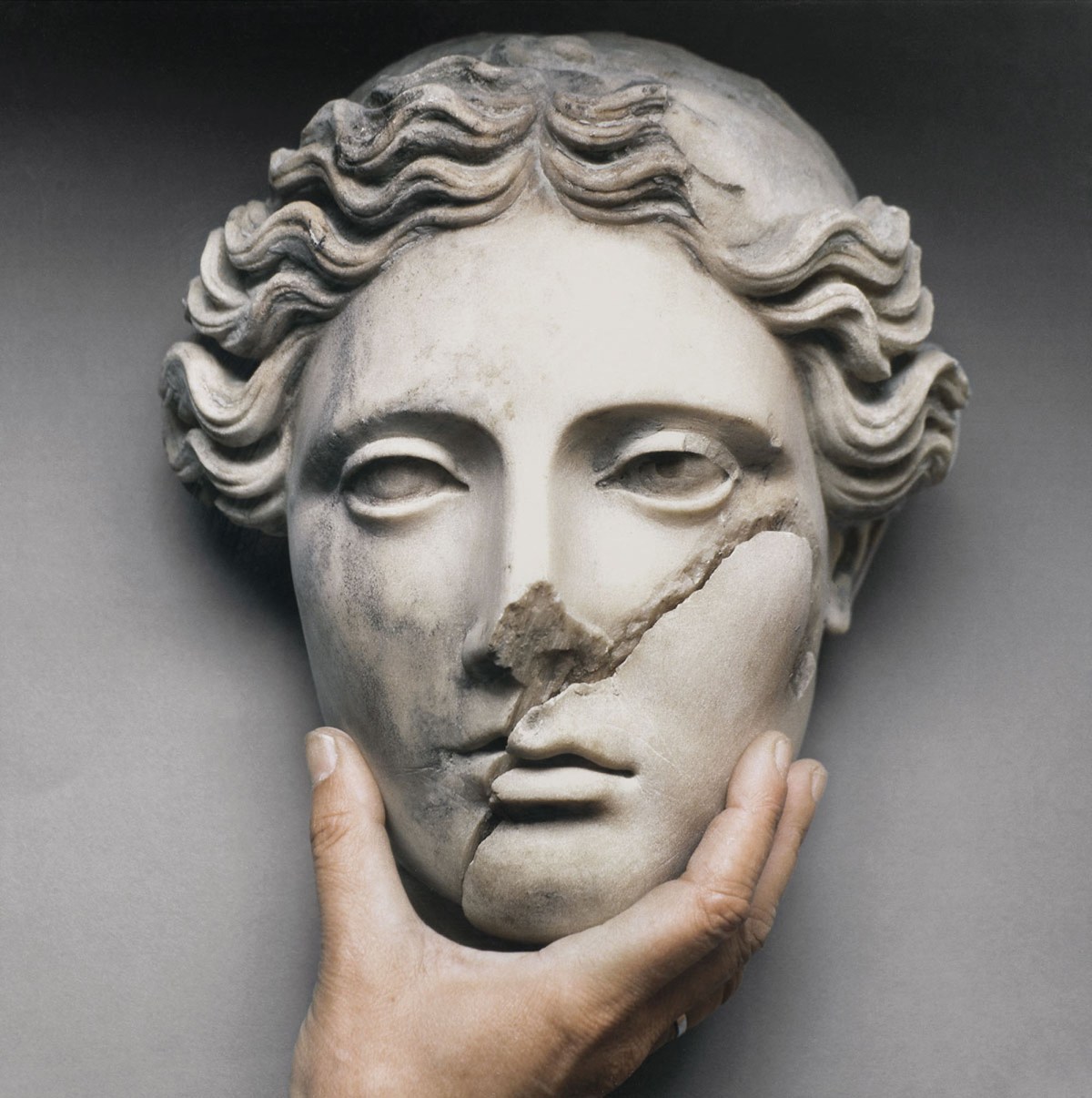 Mimmo Jodice, Ercolano, 1999, stampa giclée, 74x74x2 cm, Collezione De Iorio (Trento)