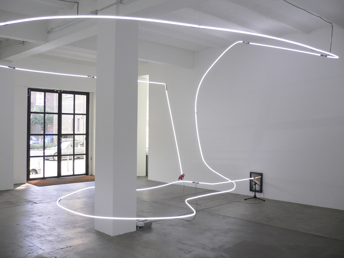 Pietro Roccasalva, Jockey full of Bourbon II, 2006, neon, acrilico su carta su forex, specchio, resina, piume dipinte a mano, 290x680x580 cm, Collezione Giuliani (Roma)