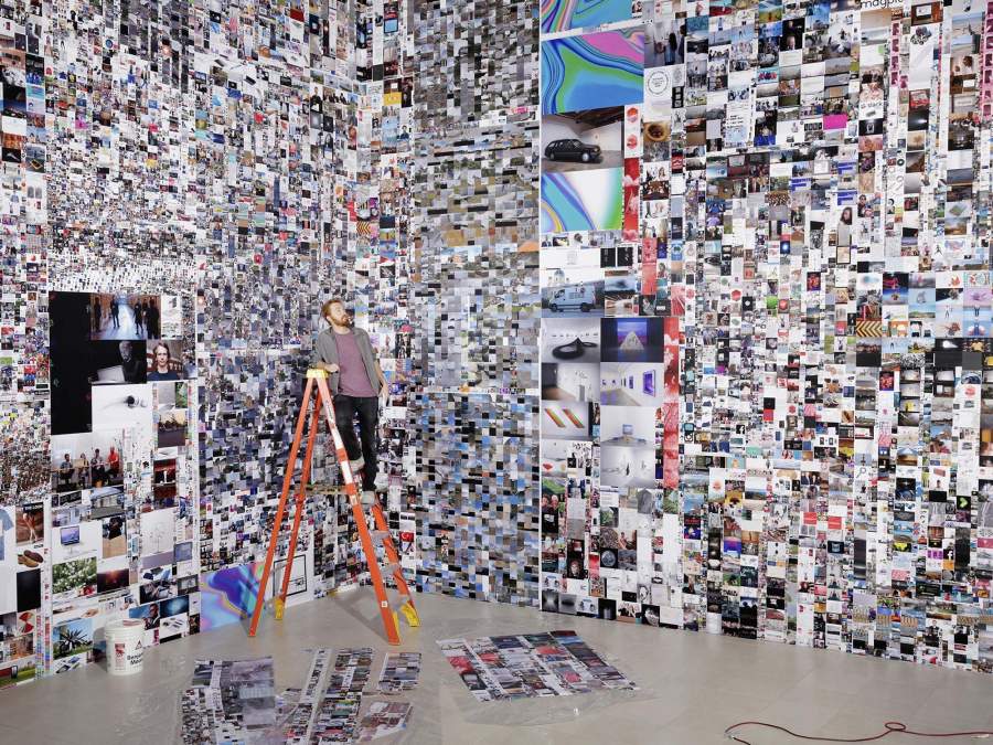 Evan Roth, «Since You Were Born», 2019. © Foto di Bob Self:The Florida Times-Union:Cortesia del MOCA, Jacksonville, Florida