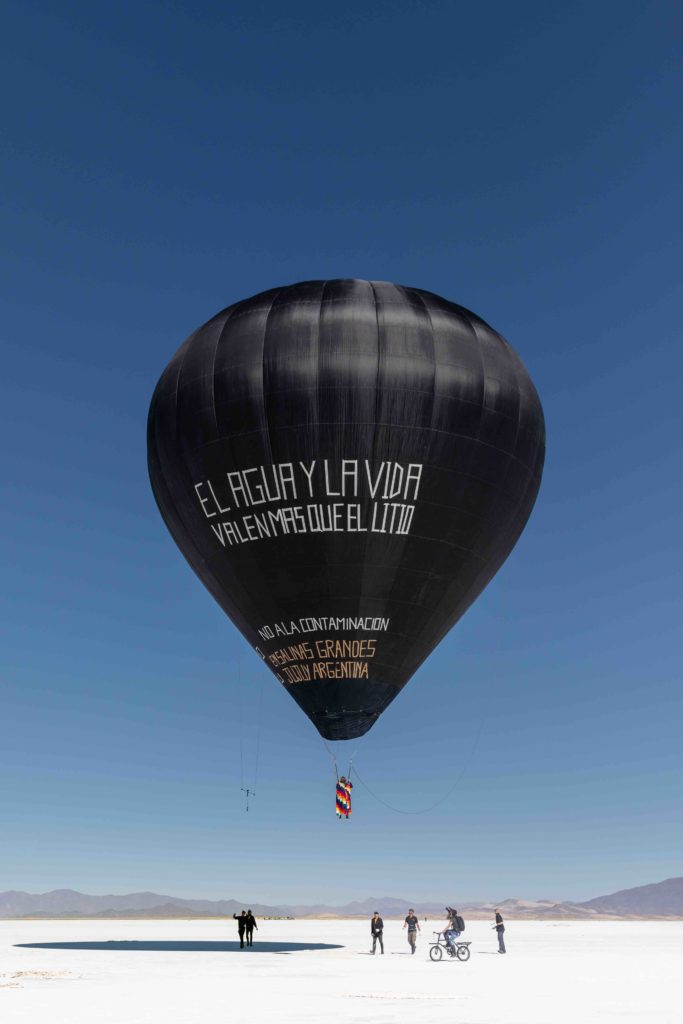 Fly with Aerocene Pacha: Tomás Saraceno for Aerocene 21-28 January 2020, Salinas Grandes, Jujuy, Argentina Human Solar Free Flight as part of Connect, BTS, curated by DaeHyung Lee. Courtesy the artist and Aerocene Foundation. Photography by Studio Tomás Saraceno, 2020. Licensed under CC BY-SA 4.0 by Aerocene Foundation.