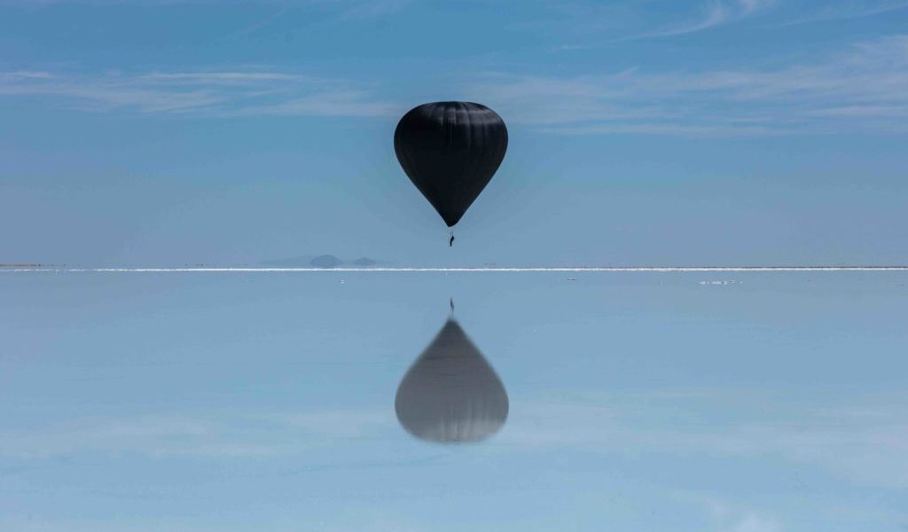 Fly with Aerocene Pacha: Tomás Saraceno for Aerocene 21-28 January 2020, Salinas Grandes, Jujuy, Argentina Human Solar Free Flight as part of Connect, BTS, curated by DaeHyung Lee. Courtesy the artist and Aerocene Foundation. Photography by Studio Tomás Saraceno, 2020. Licensed under CC BY-SA 4.0 by Aerocene Foundation.
