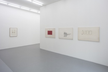 Installation view: Qualcos'altro, Gió Marconi, 2020