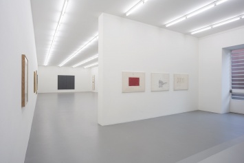 Installation view: Qualcos'altro, Gió Marconi, 2020