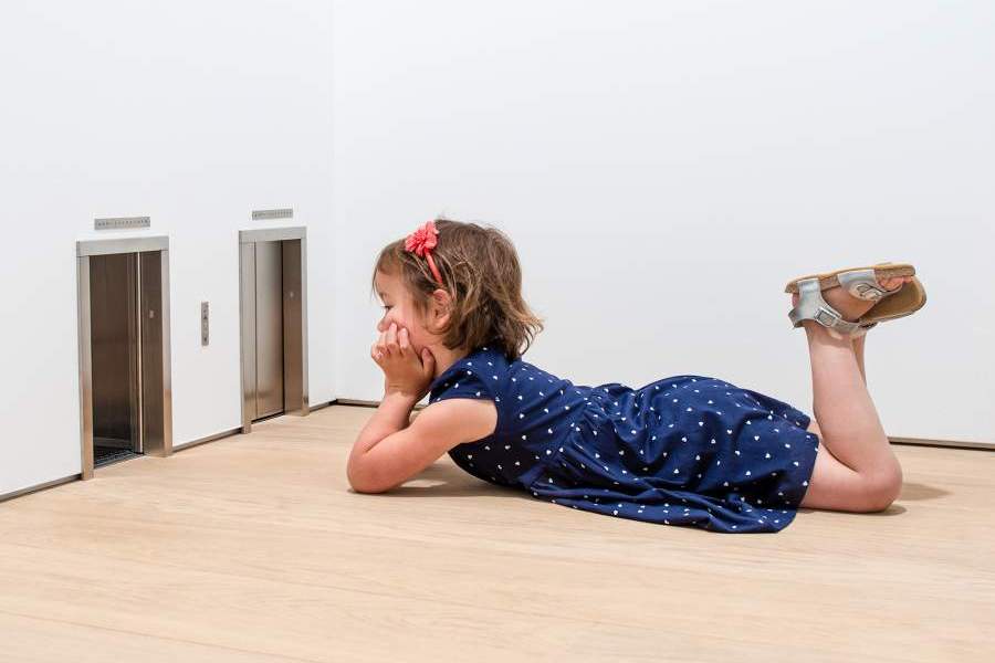 Maurizio Cattelan, «Untitled», 2001. Veduta dell'installazione al Museum Voorlinde. © Courtesy Maurizio Cattelan's Archive. Foto- Antoine van Kaam