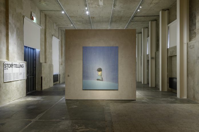 “Storytelling”,  Liu Ye , 30.1 – 28.9.2020, Fondazione Prada, Milano, Foto: Roberto Marossi, Courtesy Fondazione Prada: Liu Ye,  The Little Match-seller, 2004, Acrilico su tela, 220 x 180 cm , M+, Hong Kong