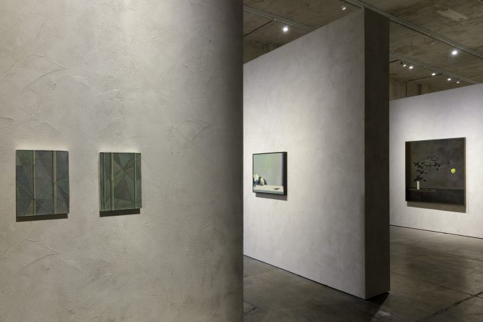 “Storytelling”,  Liu Ye , 30.1 – 28.9.2020, Fondazione Prada, Milano, Foto: Roberto Marossi, courtesy Fondazione Prada: Da sinistra a destra, Liu Ye,  Composition with bamboo No.1, 2007 Acrilico su tela, 40 x 30 cm , Collezione Privata, Pechino e Liu Ye,  Composition with bamboo, No.2, 2007,  Acrilico su tela,  40 x 30 cm , Collezione Fu Ruide, Amsterdam e Liu Ye , Romeo, 2002,  Acrilico su tela,  65 x80cm , Collezione Fu Ruide, Amsterdam e Liu Ye,  Flower no. 1, 2011-12, Acrilico su tela,  140 x 120 cm,  Collezione Wang Bing, Pechino