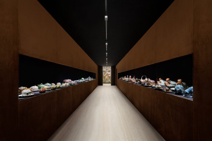 “The Porcelain Room – Chinese Export Porcelain”, a cura di Jorge Welsh e Luísa Vinhais
, Fondazione Prada, Milano
30.1 – 28.9.2020,
Foto: Delfino Sisto Legnani
, Courtesy Fondazione Prada