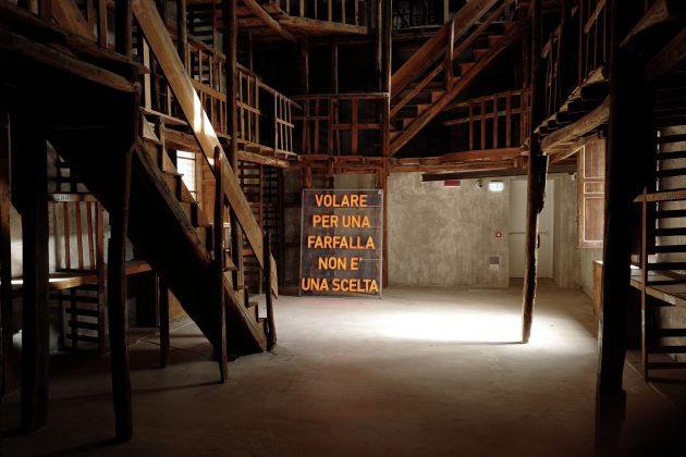 Installazione luminosa “Volare per una farfalla non è una scelta”, 2020 ©Fausto-Brigantino