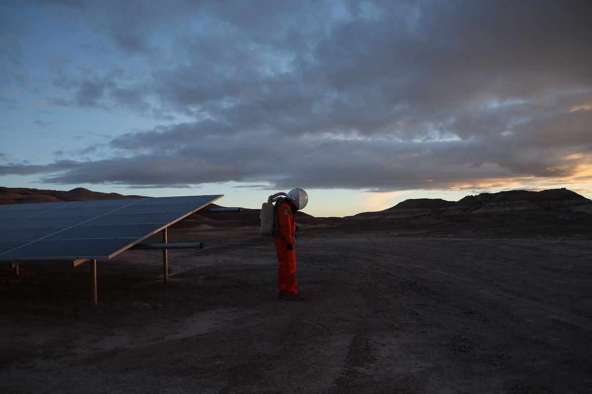 Janet Biggs, Crew 181, Sol 5, 2017. Courtesy of the artist and Cristin Tierney Gallery, New York