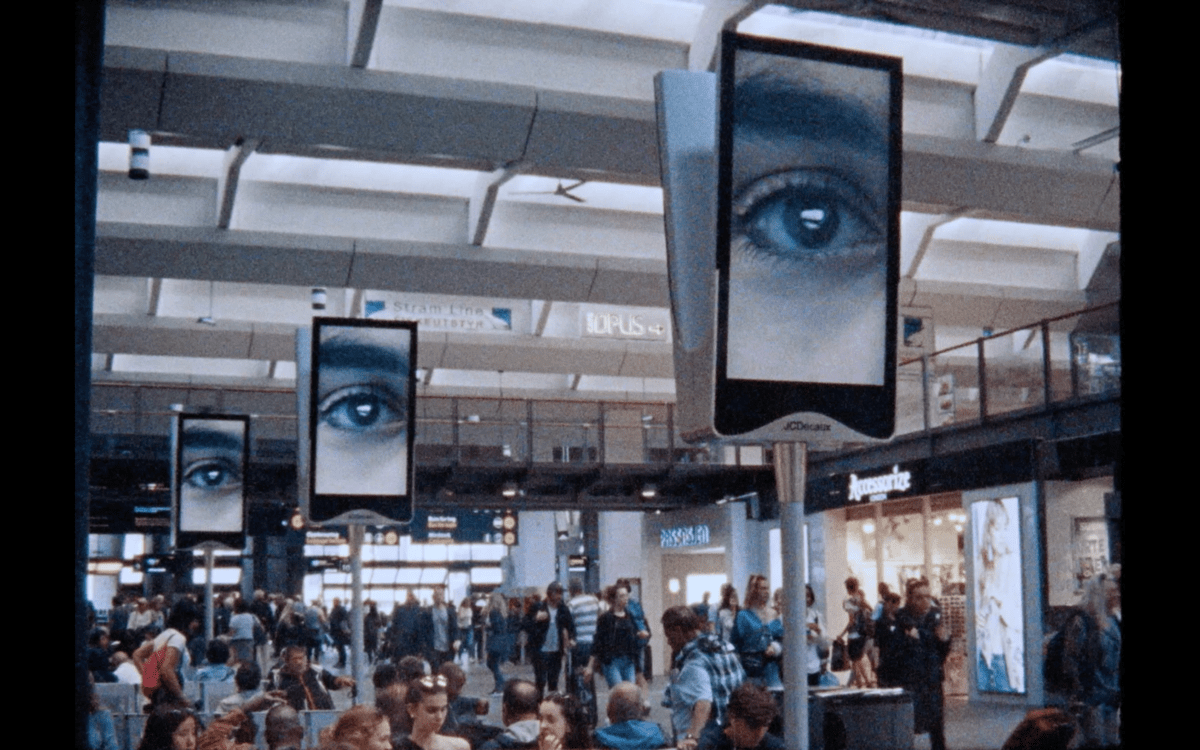 Sara Eliassen, The Feedback Loop, 16mm documentation of public screen intervention at Oslo Central Station, 2018. Commissioned by The Munch Museum. DOP Philip Øgaard. Courtesy of the artist