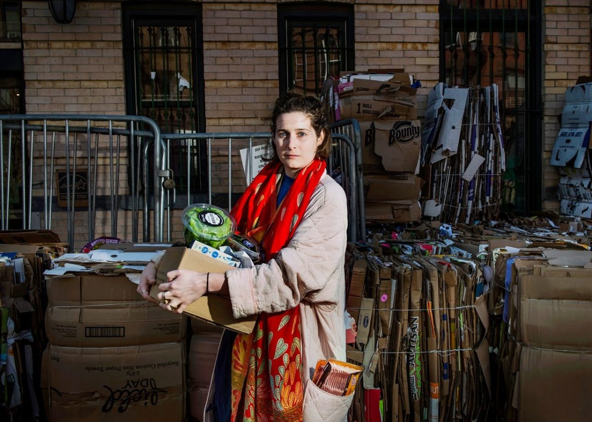 Clemmie Faust, ventotto anni, concede lo scrittore. Park Slope Food Co-Op, Brooklyn. Fotografia di Dina Litovsky