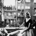 Grace Kelly tra James Stewart e Alfred Hitchcock