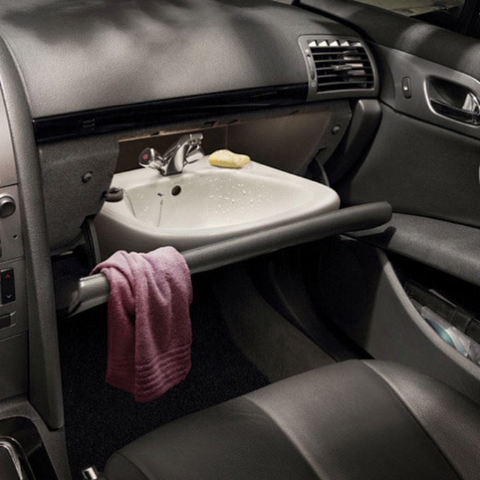 "Keep your hands clean 2020". A Hand Sanitizer campaign by Mohanad Shuraideh & Bassam Doss