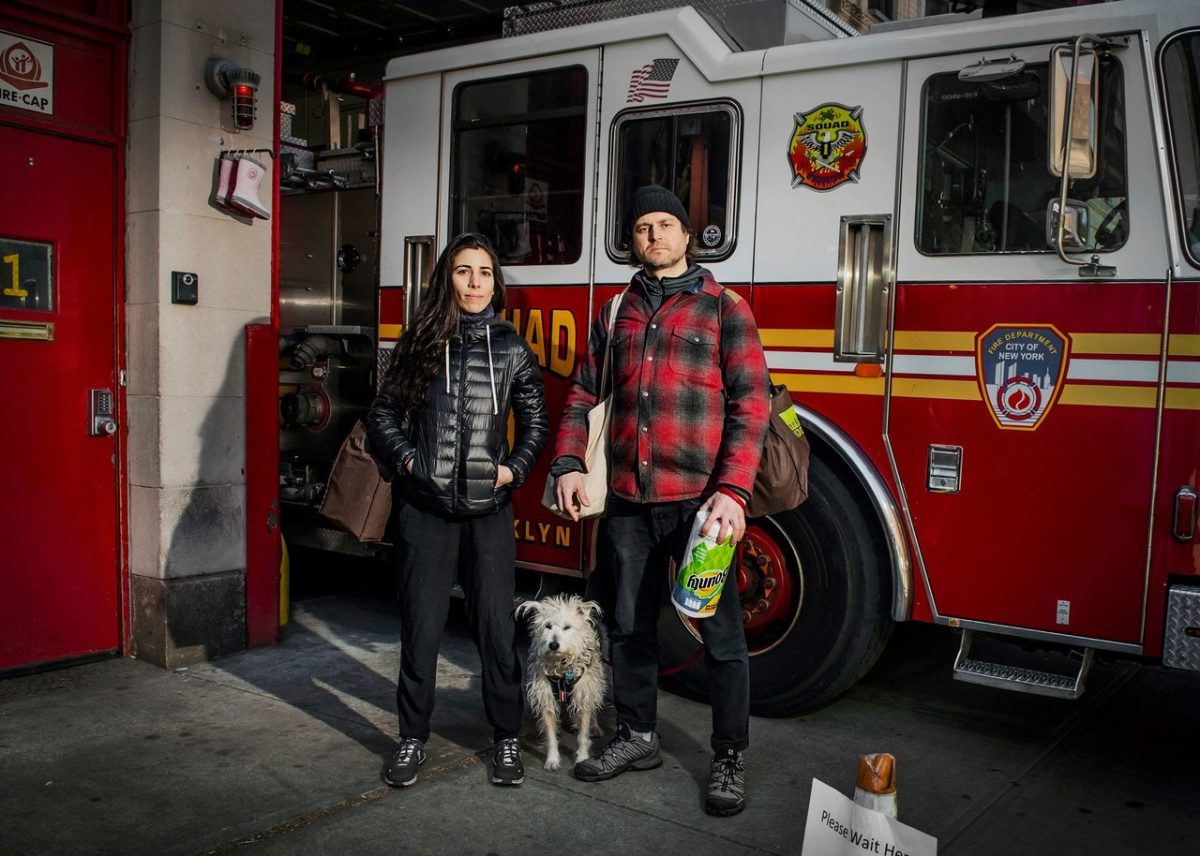 Rob Langhammer, quarantacinque anni, direttore della fotografia, Virginia Langhammer, trentasette anni, insegnante di portoghese e Wilson, tredici. Park Slope Food Co-Op, Brooklyn. Fotografia di Dina Litovsky