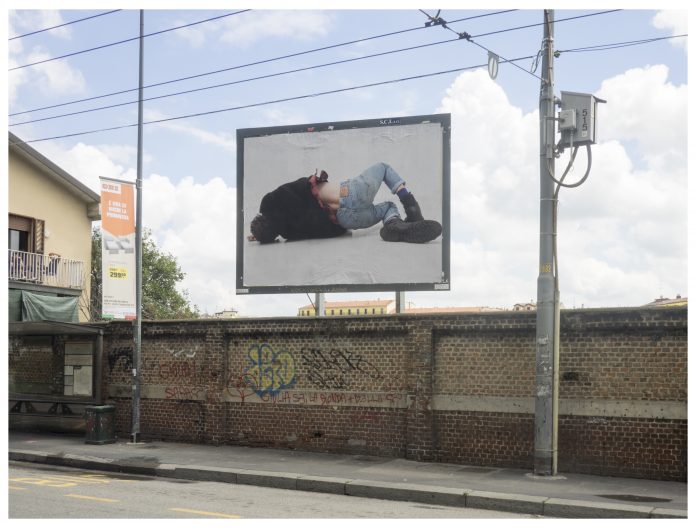 Alessio Bolzoni, il progetto Action Reaction. Billboard Project installato nelle vie di Milano, fotografia di Giulio Ghirardi