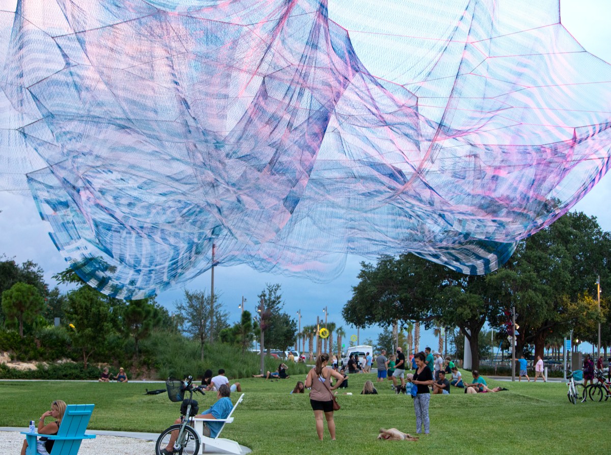 Bending Arc by Janet Echelman @ St Petersburg, USA