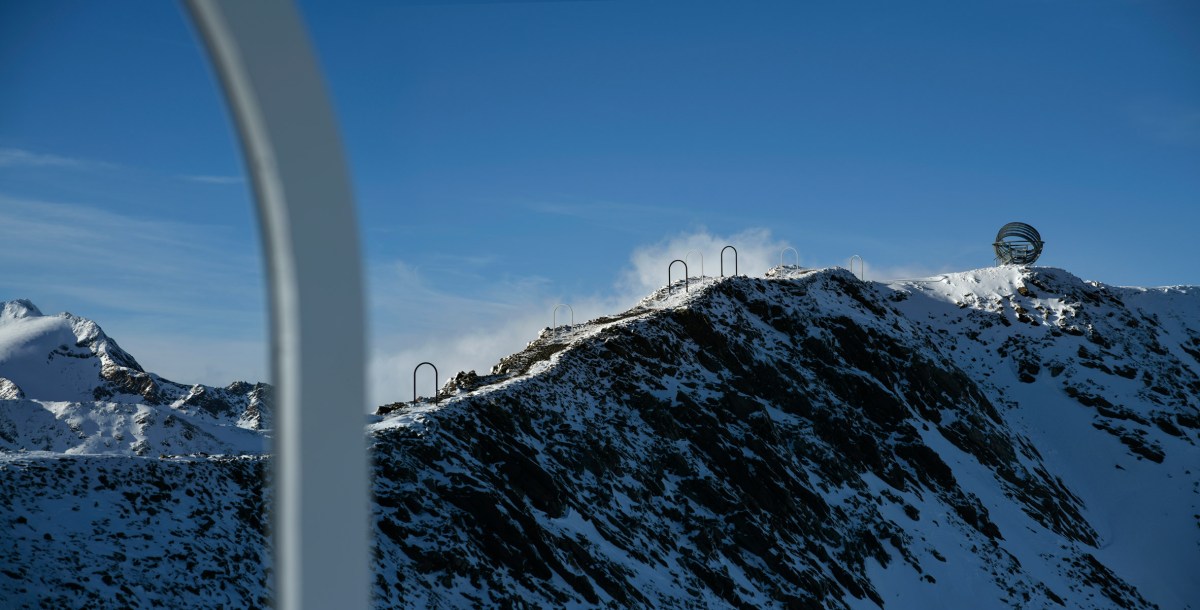 Our Glacial Perspectives by Olafur Eliasson. Un sentiero lungo 410 metri conduce all'installazione