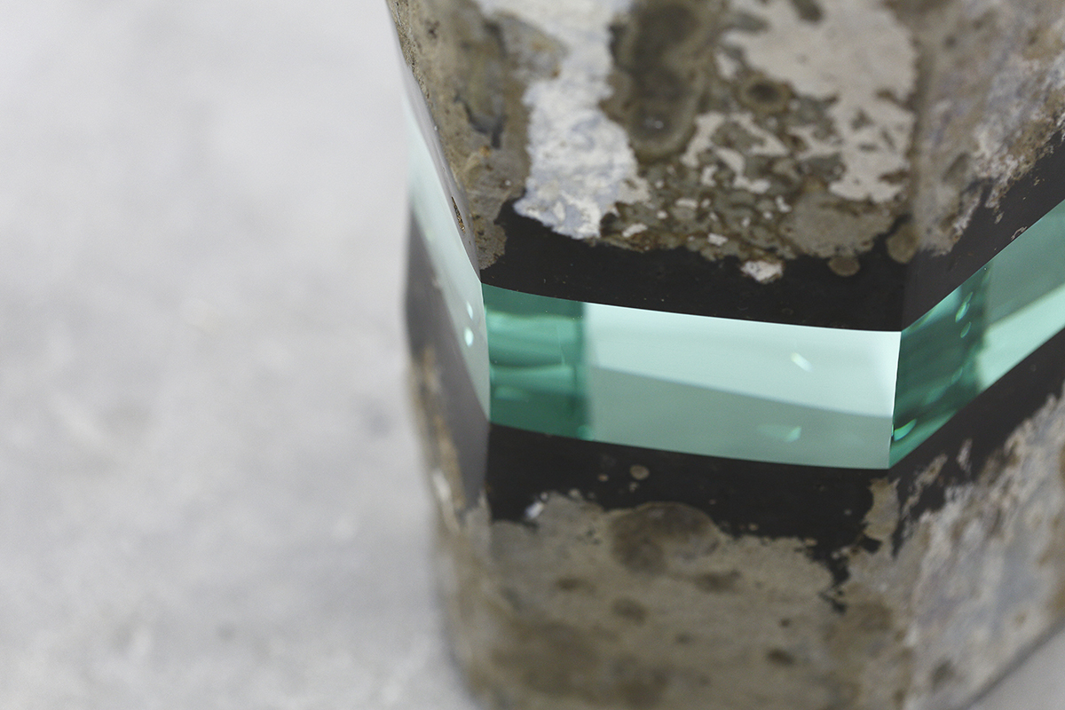 Ramon Todo. (2015), basalto e vetro