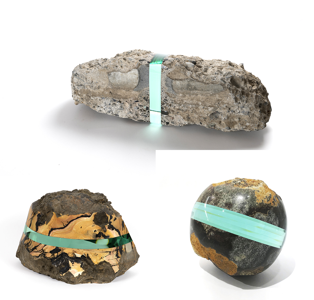 Ramon Todo. In alto: "Debris - 267411" (2014), detriti e vetro, 8 1/10 × 23 3/5 × 7 1/10 pollici. A sinistra: " oT-GS" ( 2018) pietra e vetro stratificato, 11 × 16 1/2 × 8 3/10 pollici. A destra: " oT -dtk267801" (2016), pietra di Datekan e vetro, 7 1/5 × 7 1/5 × 7 pollici