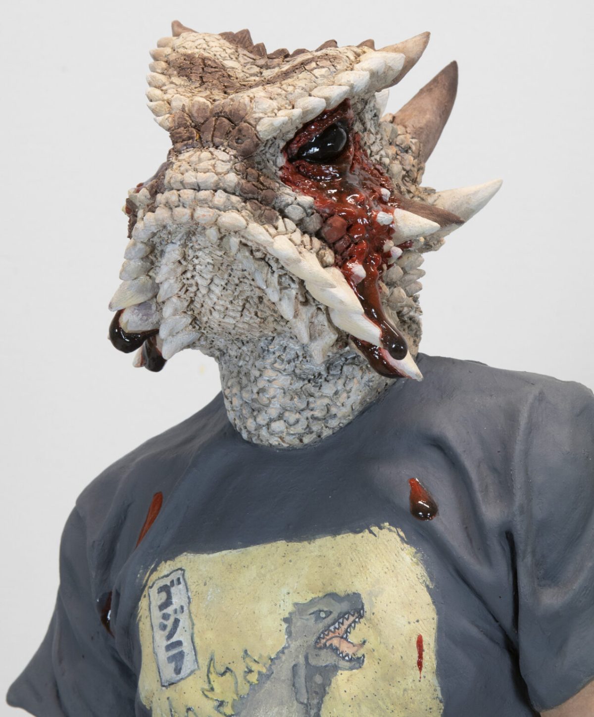 Alessandro Gallo. Dettaglio di “Non brucerò ponti” (2020), gres e tecnica mista, 23 x 10 x 10 pollici