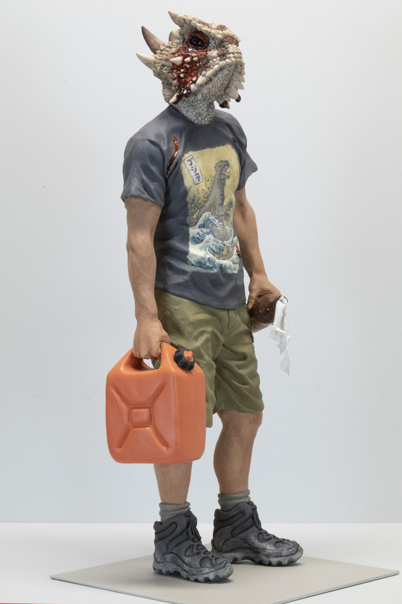 Alessandro Gallo. "Non brucerò ponti" (2020), gres e tecnica mista, 23 x 10 x 10 pollici