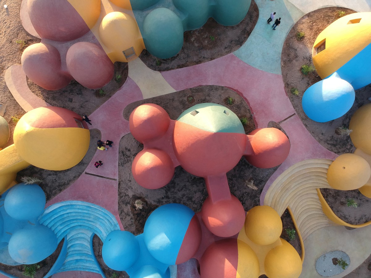 Presence in Hormuz by ZAV Architects