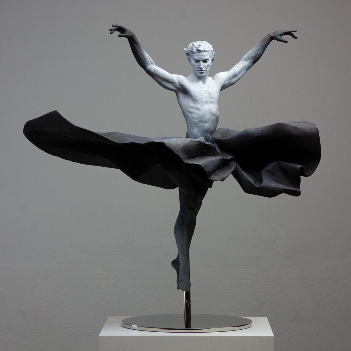 “Moonlight Shadow” (2019), bronze, 80 centimeters. By Coderch & Malavia