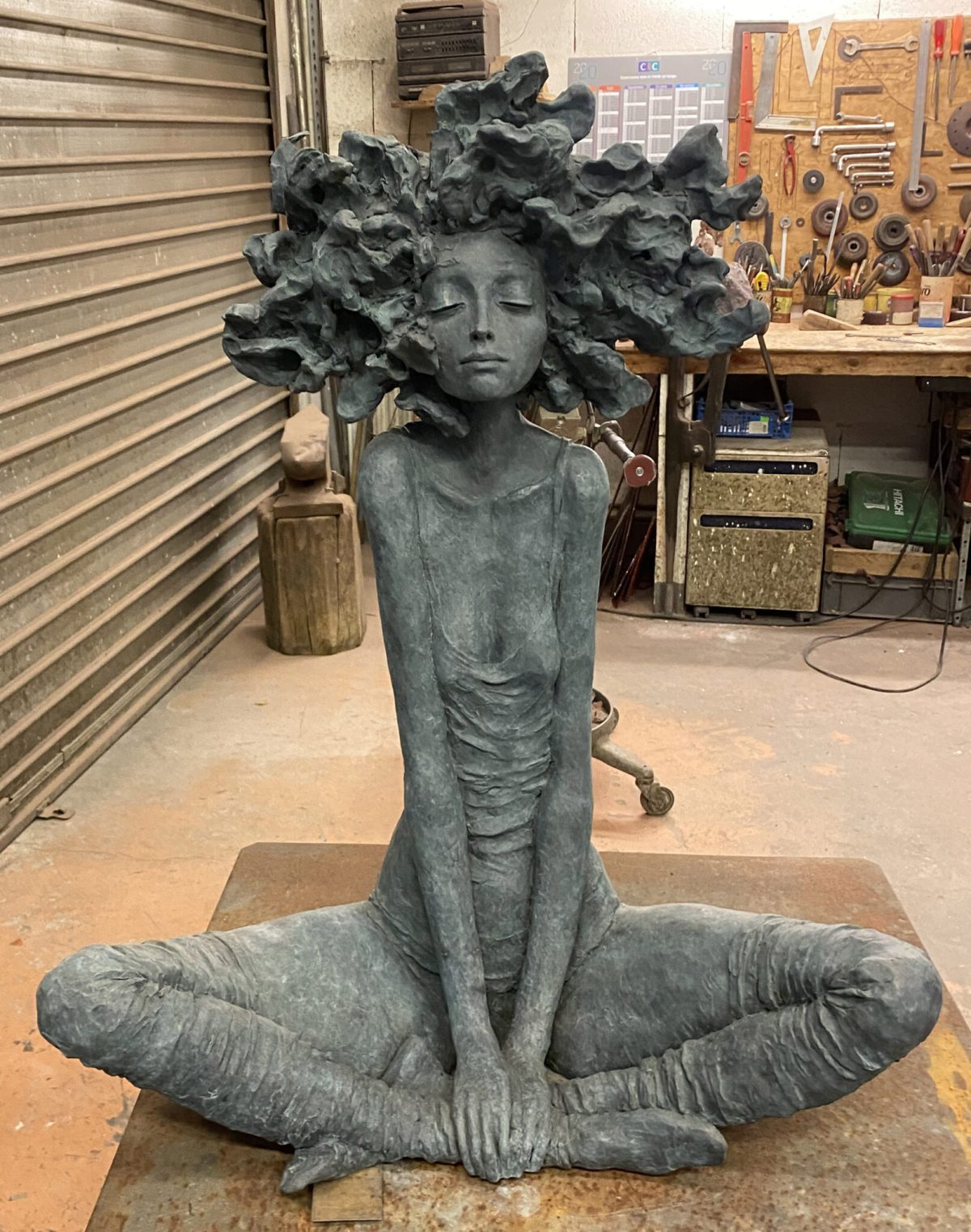 Valérie Hadida. “La grande zénitude” (2021), bronze, 39 2/5 × 31 1/2 × 13 4/5 inches