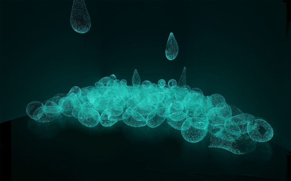 Rui Sasaki. “Liquid Sunshine” (2016), glass, phosphorescent crystal mixture, solarium lights, motion detector, timer, 2,300 x 5,800 x 3,100 millimeters (as installation). Photo by Pal Hoff