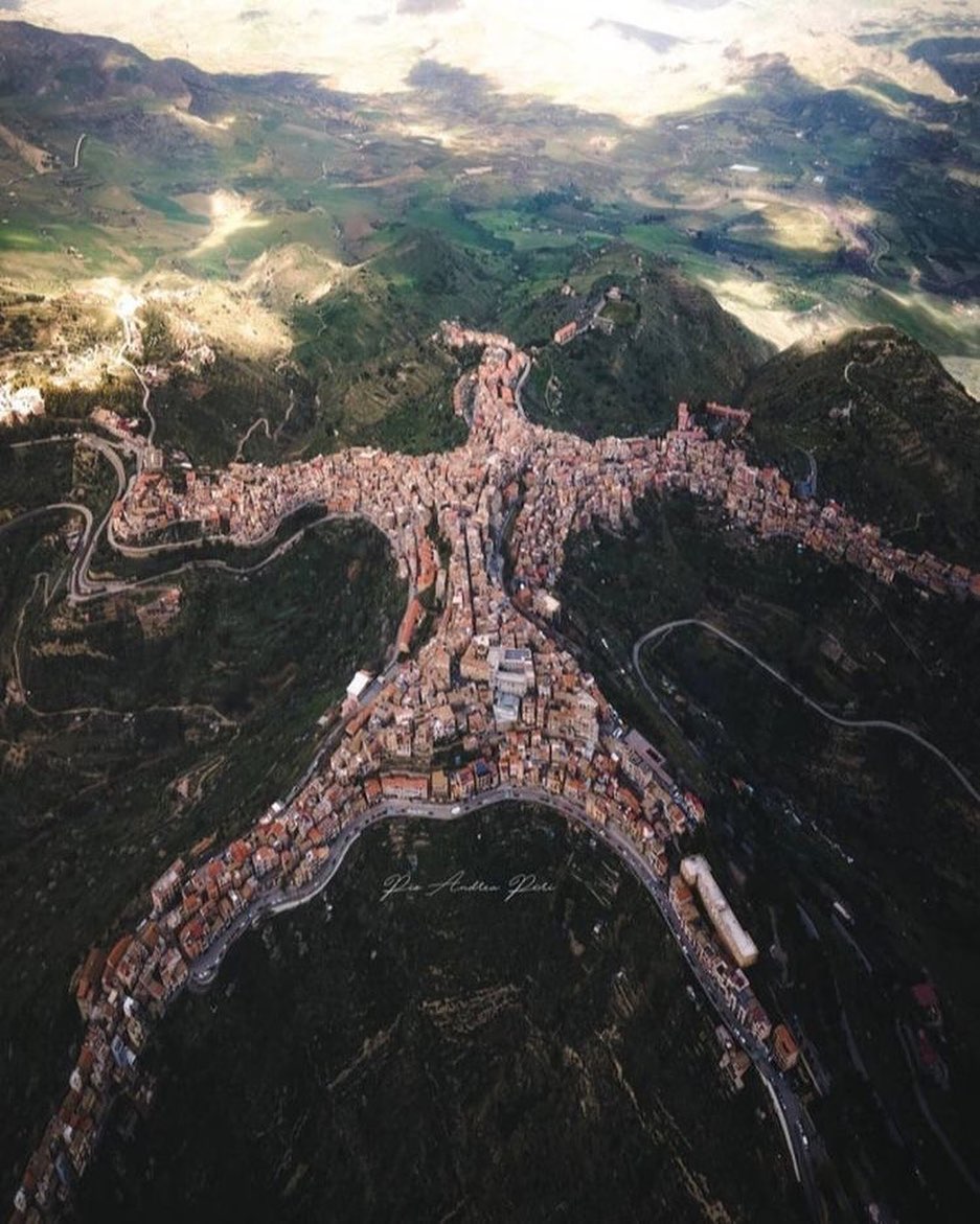 Vista aerea della provincia di Enna in Sicilia, Italia Fotografia di autore sconosciuto (o non leggibile)