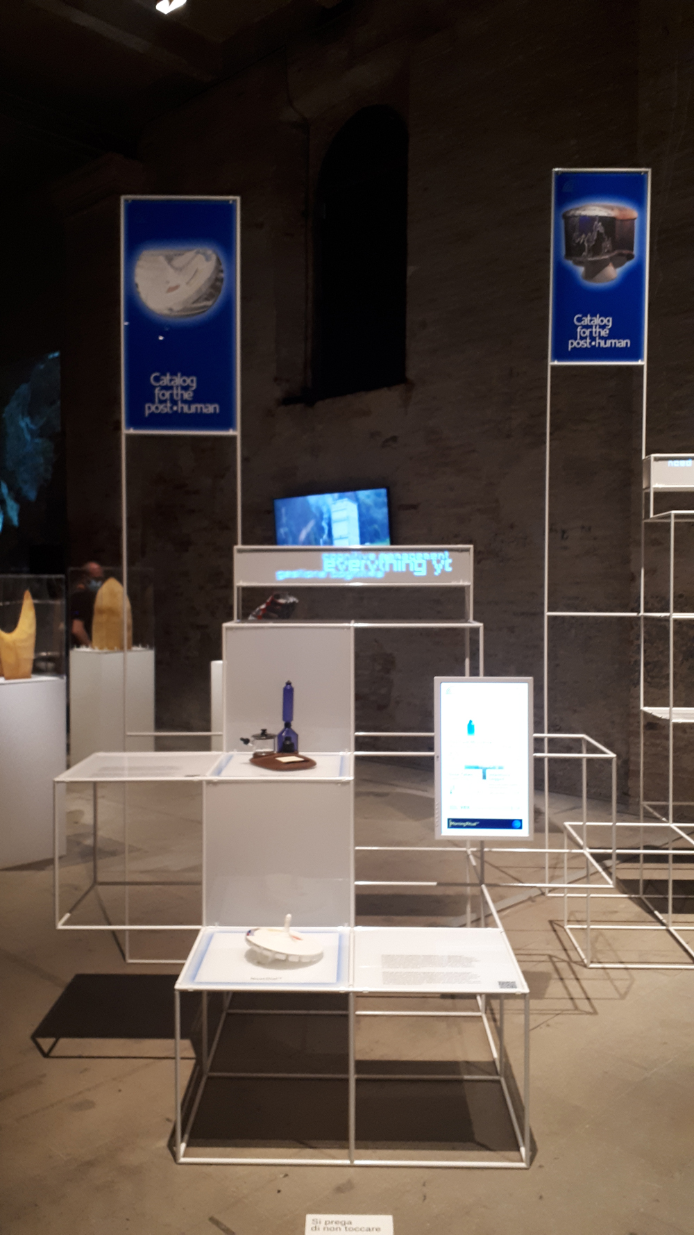 "Catalog for the Post-Human" di Jessica Charlesworth