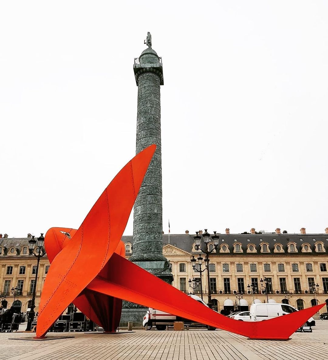 Alexander Calder, "Flying Dragon", 1975 installation for Fiac 2021