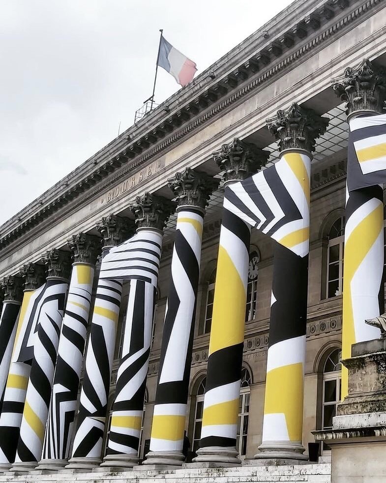 Bourse de Paris in yellow and black