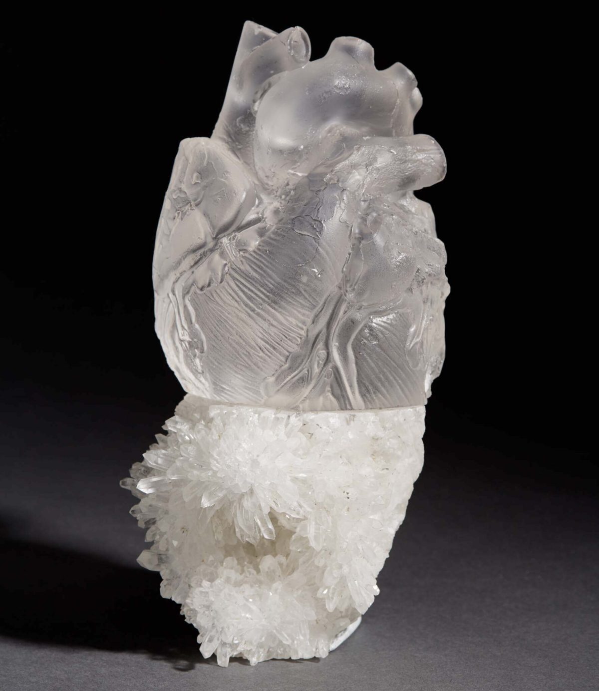 Debra Baxter. “Love Hard” (2020), glass and quartz, 8 x 3 x 3.5 inches